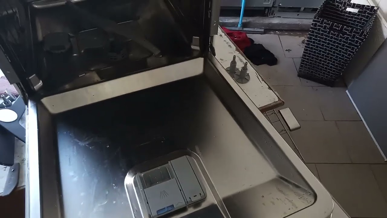 Spülarm Grundig/Beko  (1517350100)  Achillesferse. Umbau auf normalen Sprüharm evtl. besser.