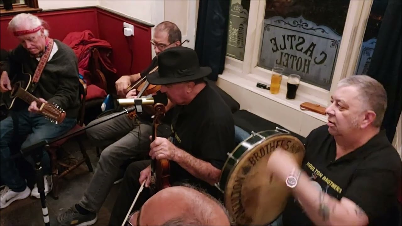 THE MOULTON BROTHERS AT THE CASTLE PUB, BRADNINCH, DEVON UK 1ST HAALF OF THE EVENING