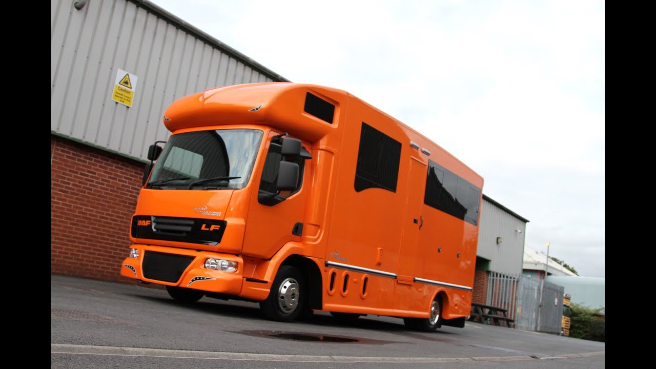 KPH Helios 7.5 tonne horsebox sprayed in metallic pearl orange