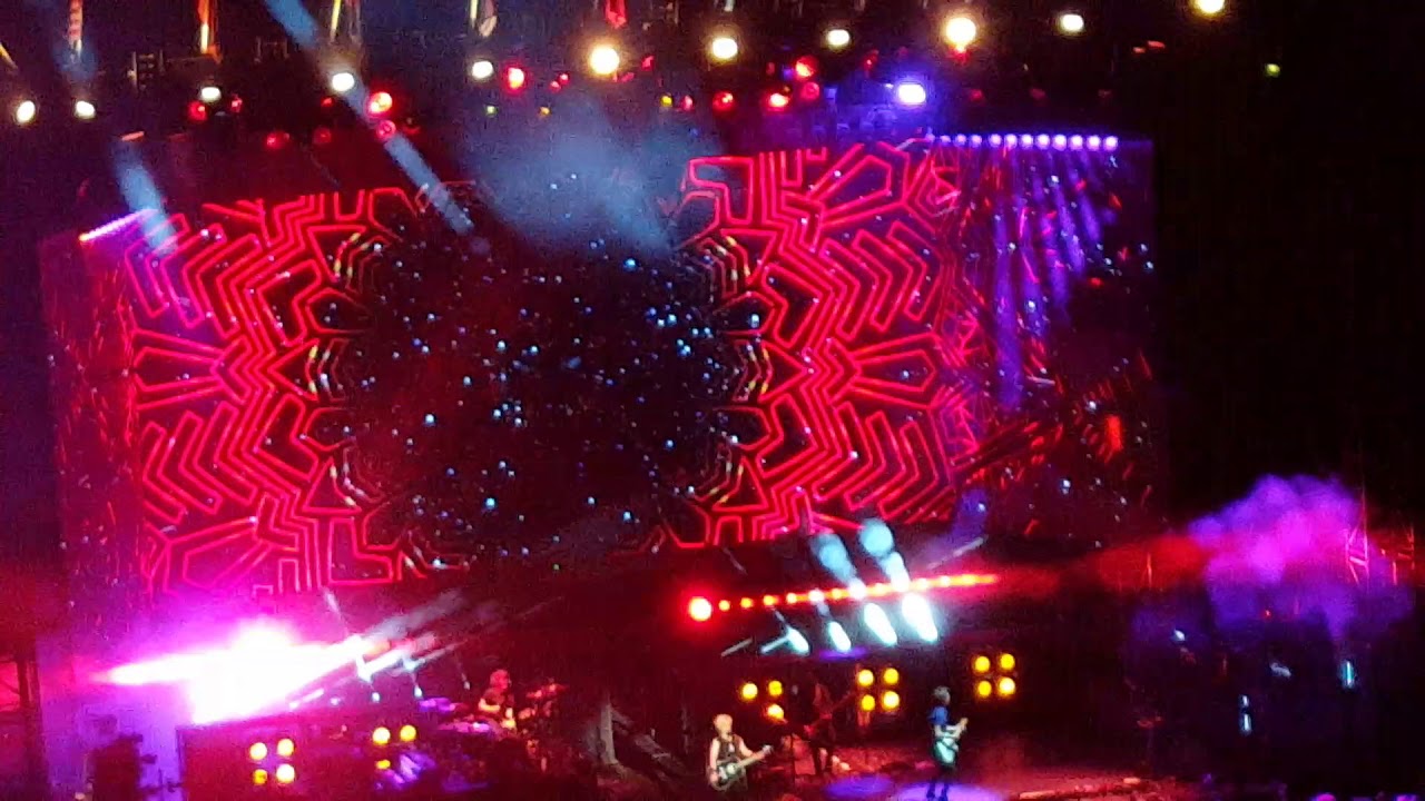 INDOCHINE  Karma girls Live Arènes de Nîmes 13/7/2018