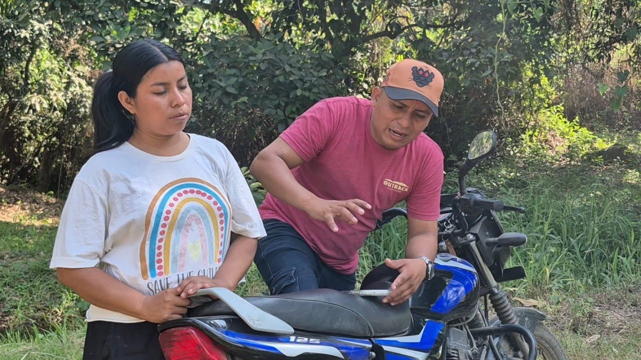 Que decepción Ana no llevo toda la ropa sucia y se puso con sus moños 😡