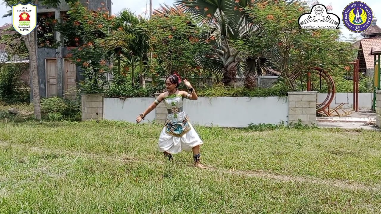 Traditional Dance Competition SABDARESWARA 2023 - Riva Exnaensi Azahra Mentari-Tari Krincing Cantik