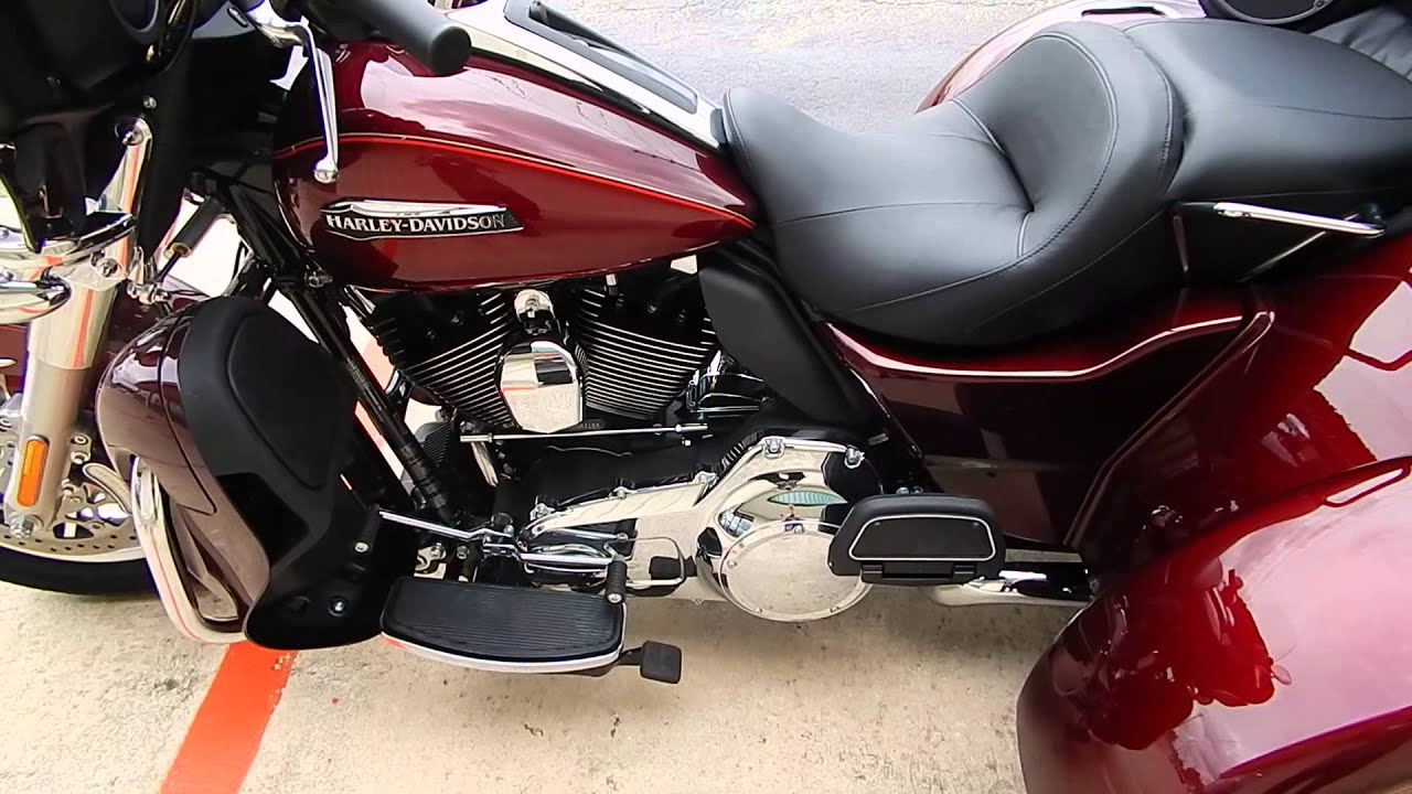 2016 Harley-Davidson Tri Glide Ultra Mysterious Red Velocity Red Sunglo FLHTCUTG