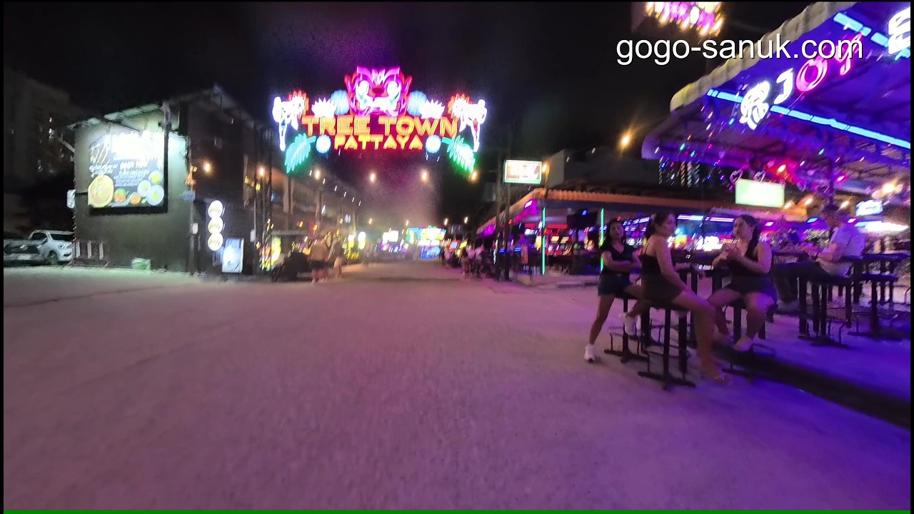Pattaya Tree Town at Night 🌙 | Bar Area Walk 🇹🇭