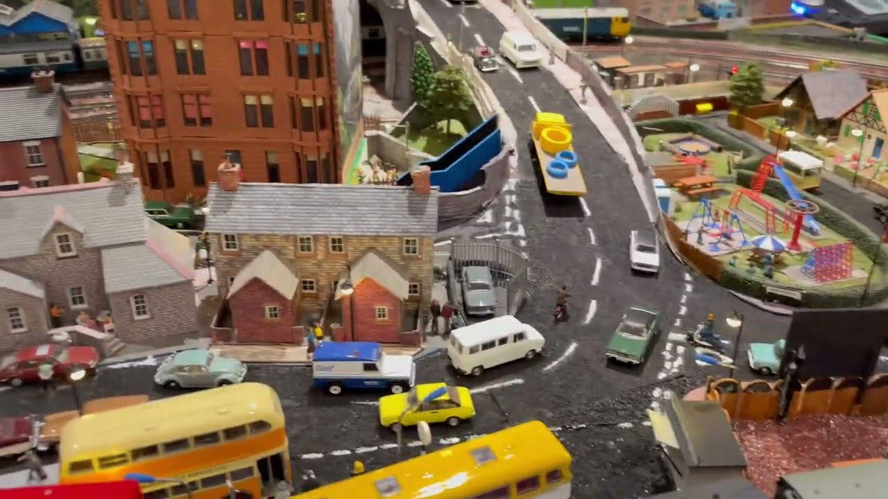 Two class 50’s starting off one by Accurascale and one is Hornby and shut down #modeltrains #trains