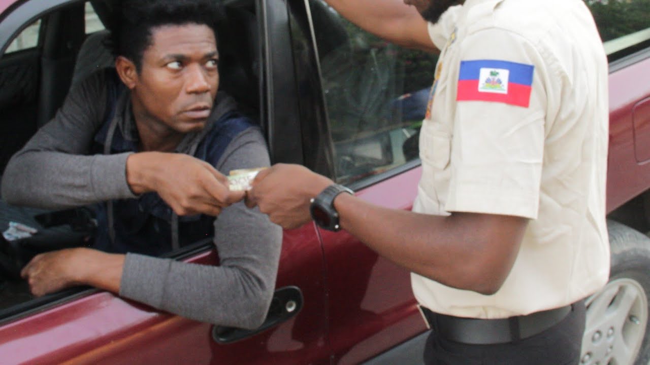 32 dents pour rire #14 (La police mete men sou strong)