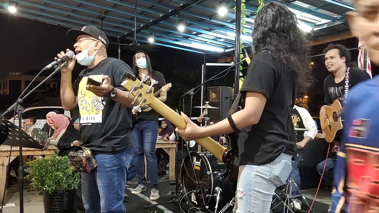 Penonton seronok sebab vocal iras Ahmad Jais.. Abang Chik