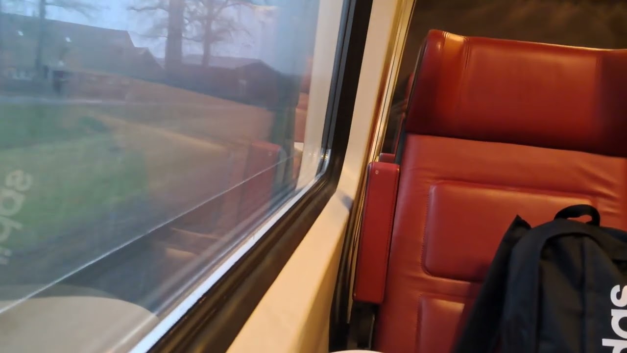 Intercity Enschede vertekt vanuit Almelo 