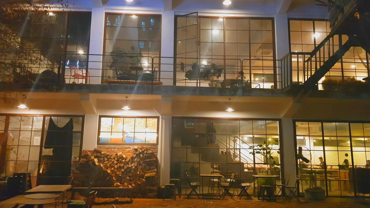 [4K] Old factories have been transformed into trendy cafes. Seongsu-dong Cafe Street Walking Tour