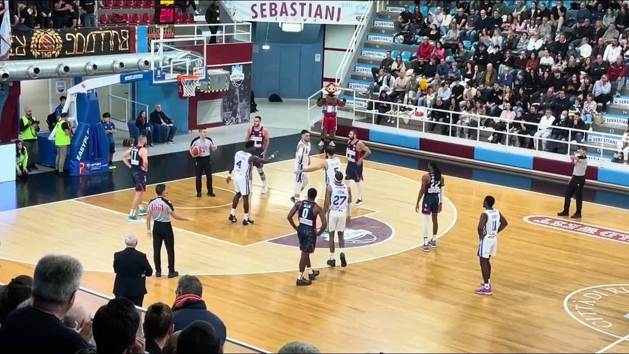 Sebastiani Rieti-Forlì: alcuni momenti del match 