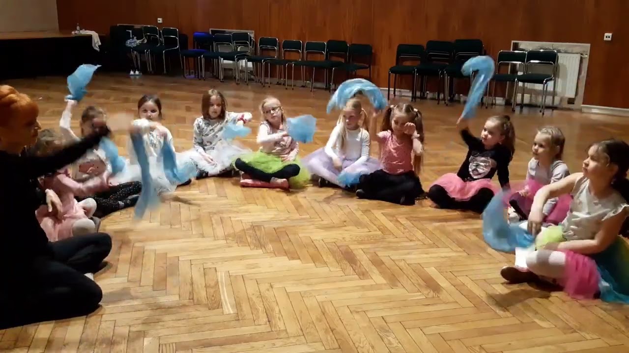 Zabawa muzyczna dla dzieci z woreczkami 