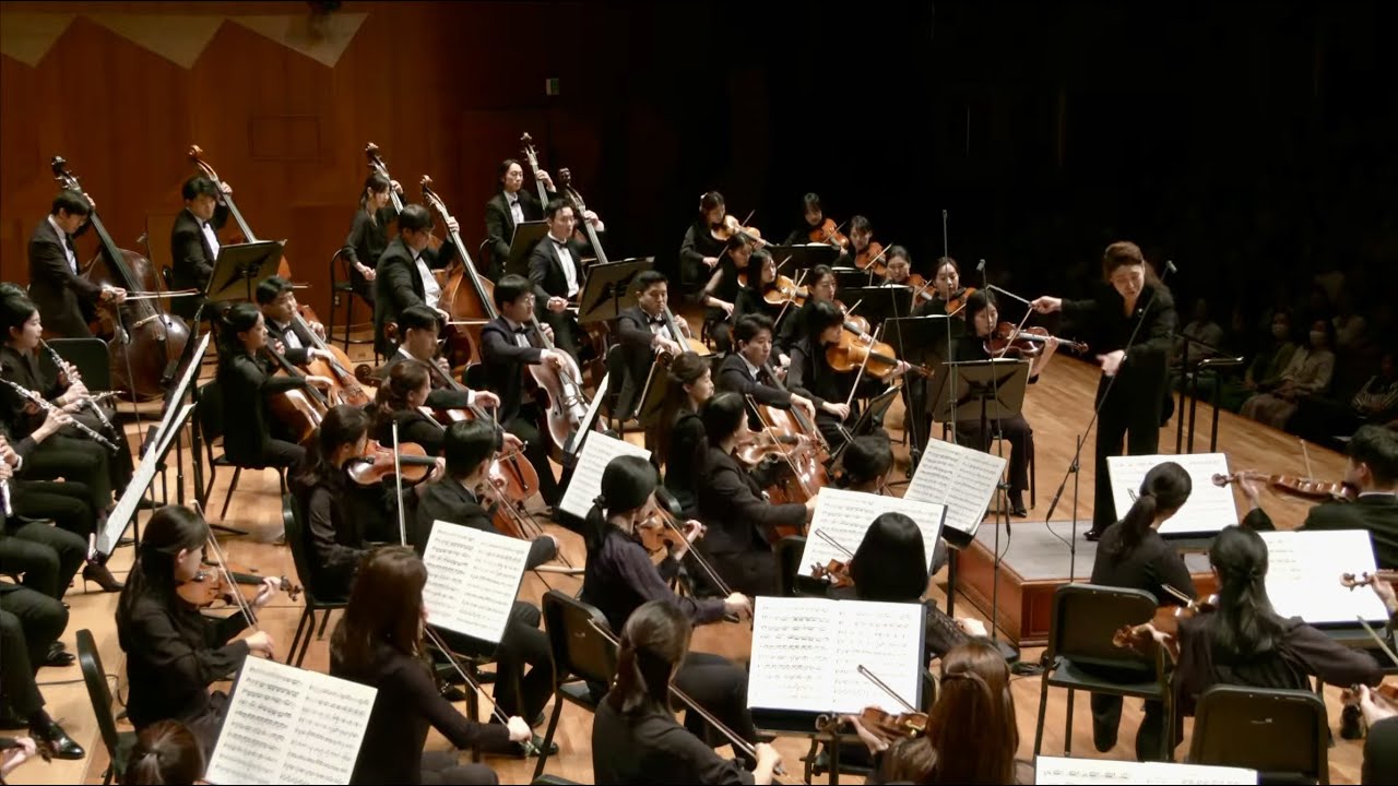 Han-Na Chang conducts Dvorak 