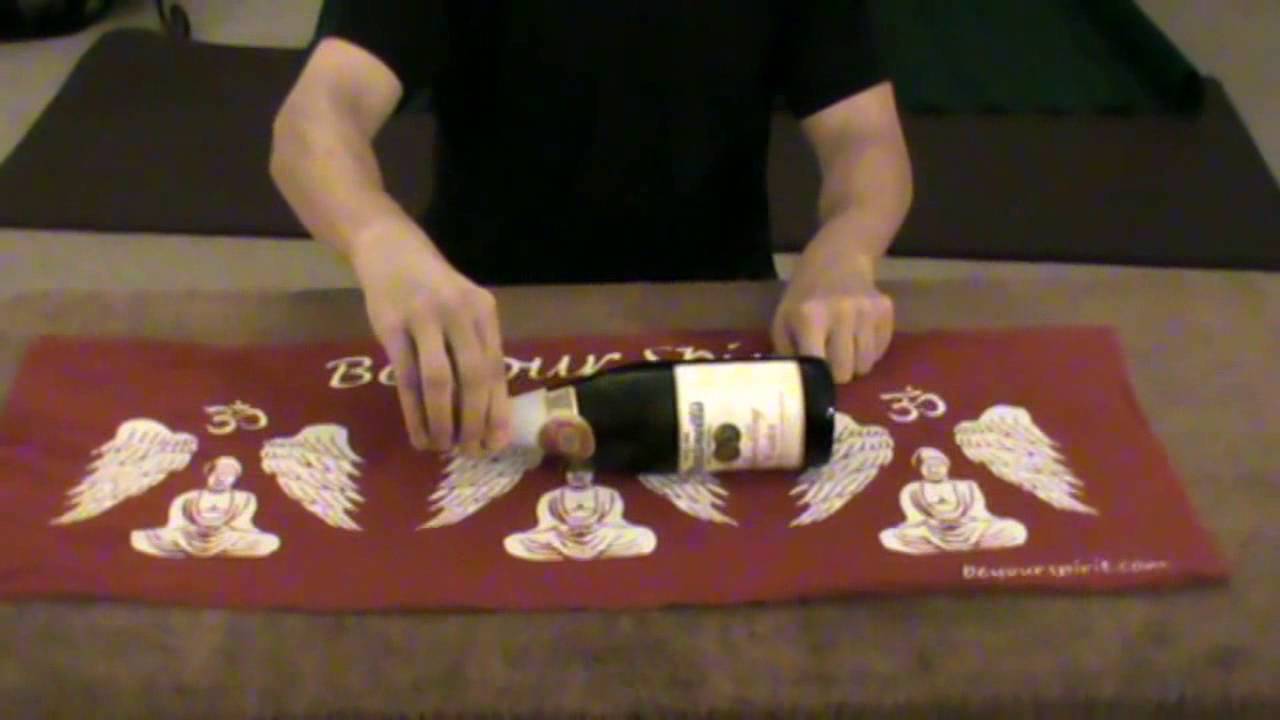 How to gift wrap a bottle of wine using a tenugui.