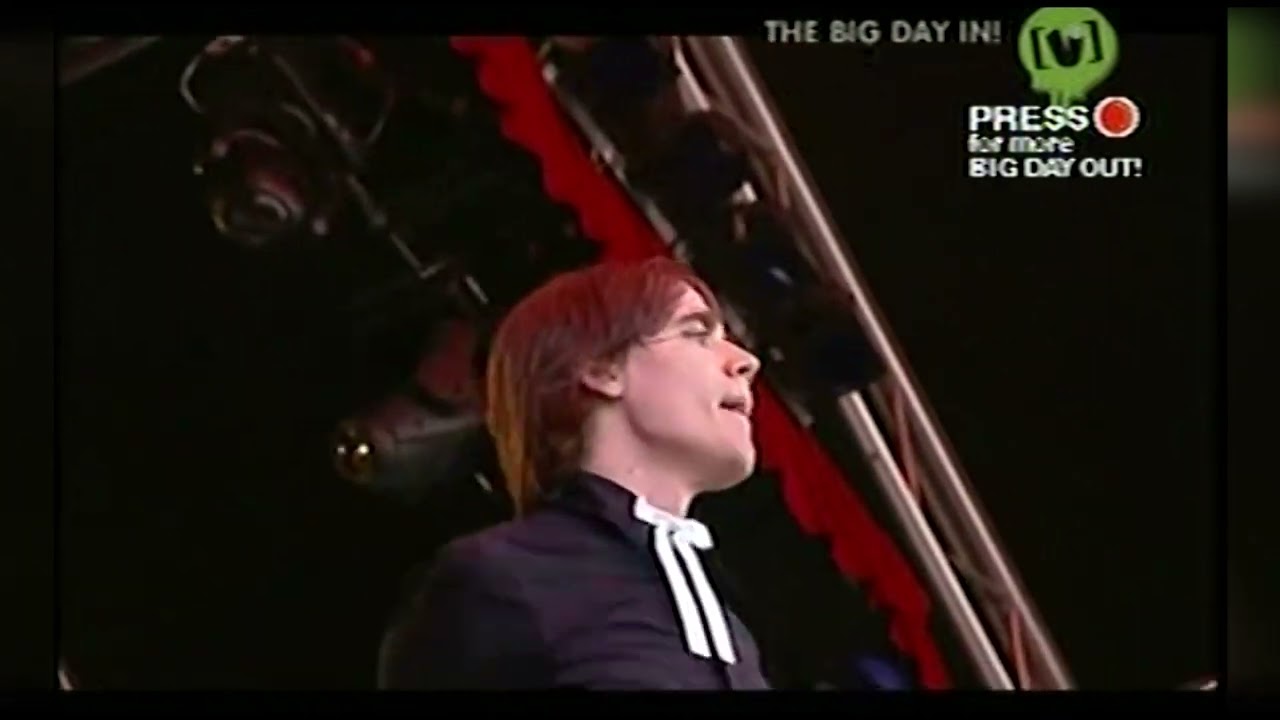 The Hives - Hate To Say I Told You So (Live - Big Day Out, Sydney, Australia, 2005)
