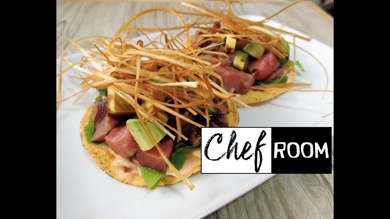 Tostada de Atún Fresco con Poro Frito