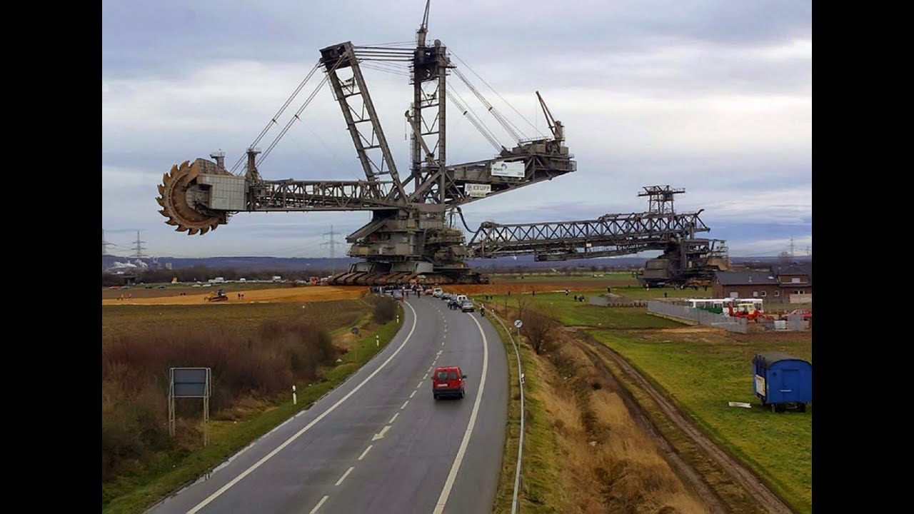 Самая большая в мире машина Немецкий Bagger 288. Он весит порядка 13,5 тысяч тонн. Звездные войны