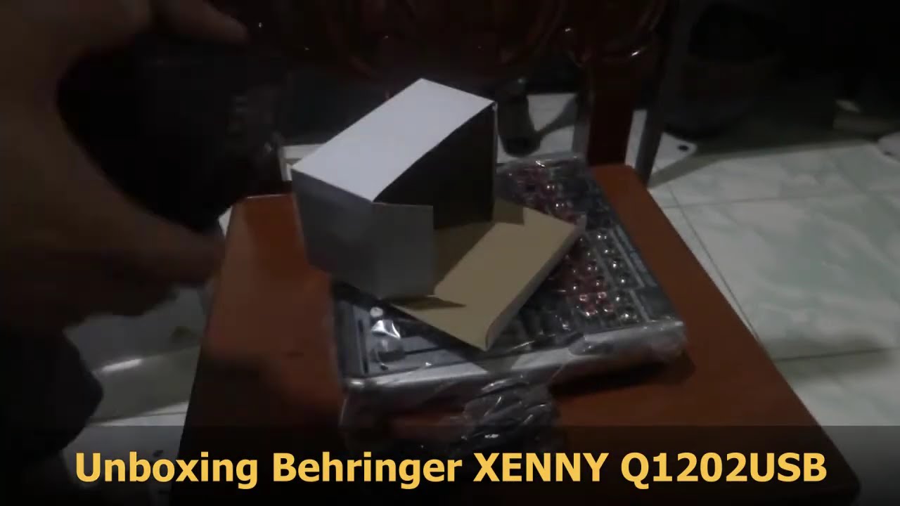 Unboxing behringer xenny Q1202USB