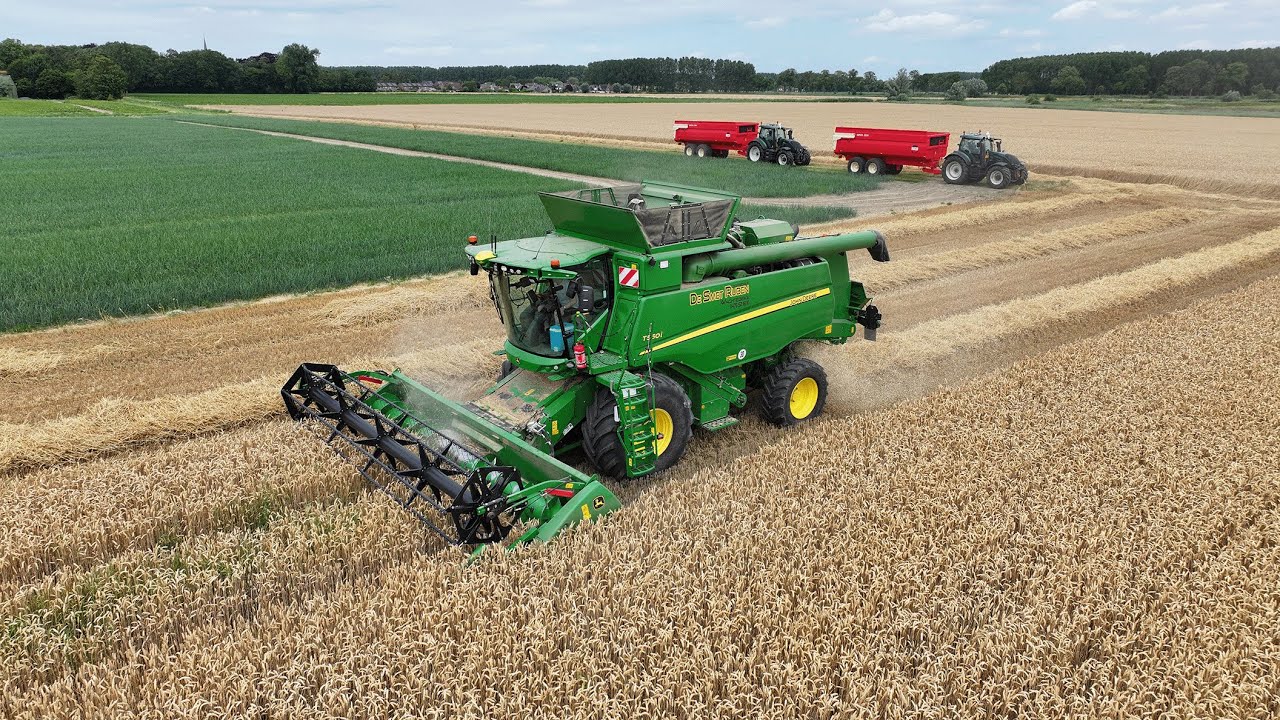 Harvesting Wheat | John Deere T560i | Tarwe dorsen | Weizenernte | Valtra | Beco | Mullie |