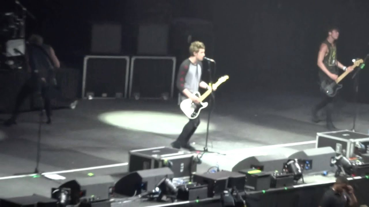 5 Seconds of Summer - She Looks So Perfect @ Key 103 Summer Live 17.7.14