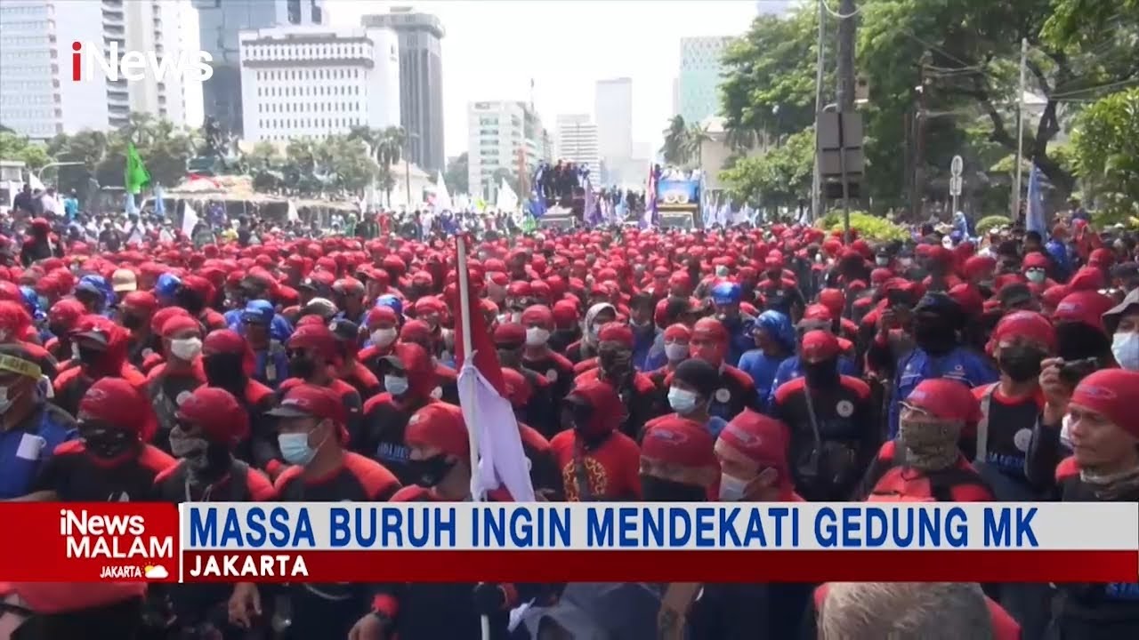Massa Buruh Kembali Turun ke Jalan Tolak Upah Murah #iNewsMalam 08/12