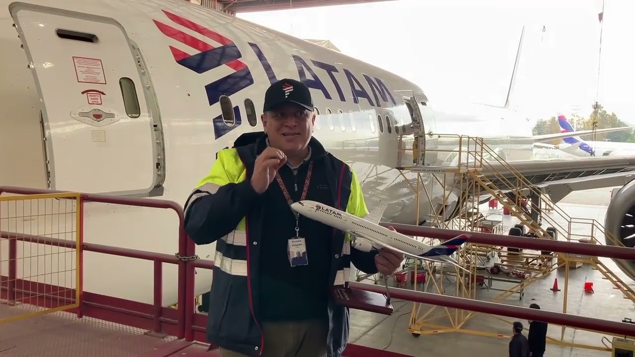 Visita a la base de operaciones de LATAM en Día de los Patrimonios 2024 (2/3)