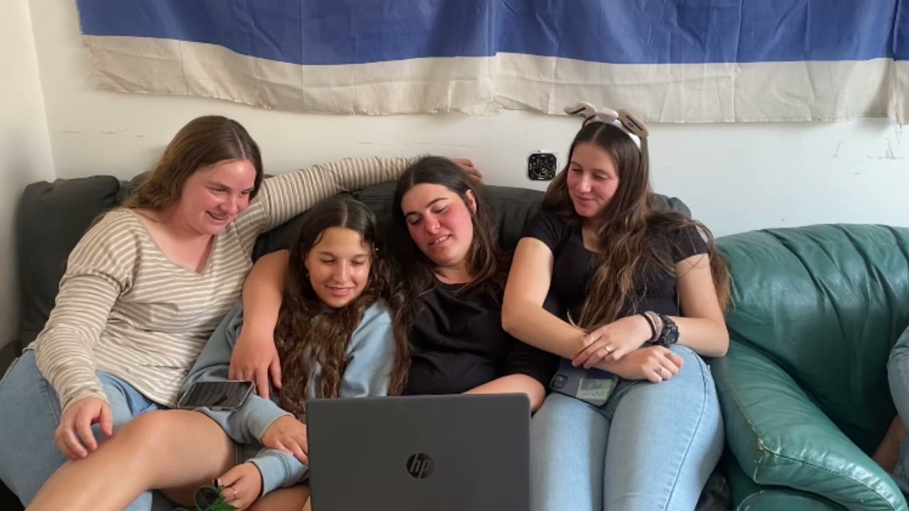 מה בנות רוצות אדם ואדמה חצבה פורים 2024