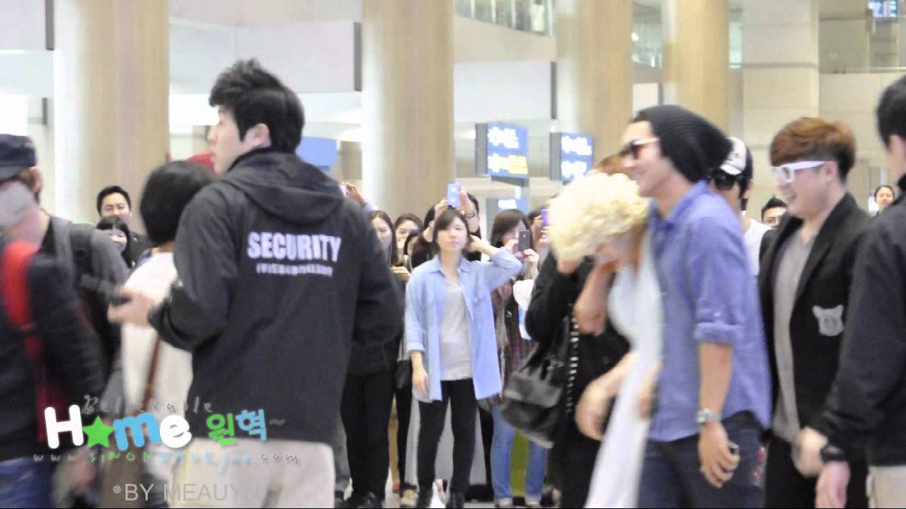 120430 #WONHYUK Marilyn Monhyuk @ ICN Airport [siWONHYUKjae.com]
