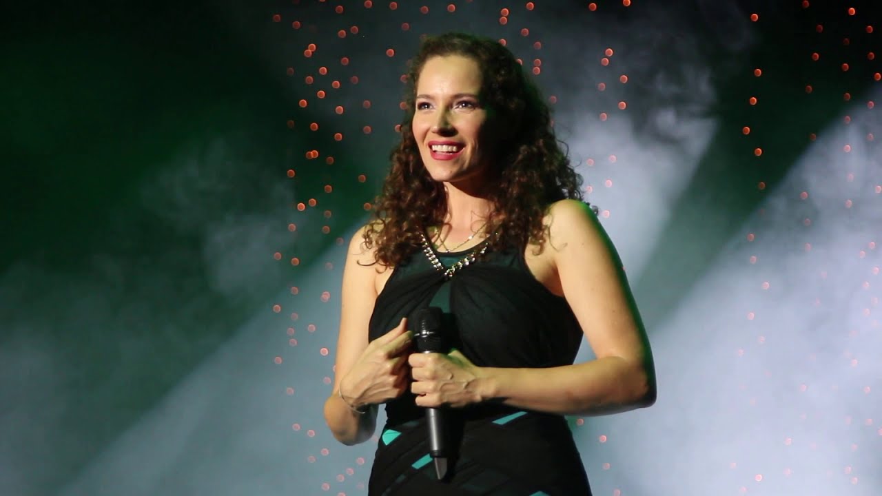 Vágó Bernadett - Vár rám a föld (A kishableány)