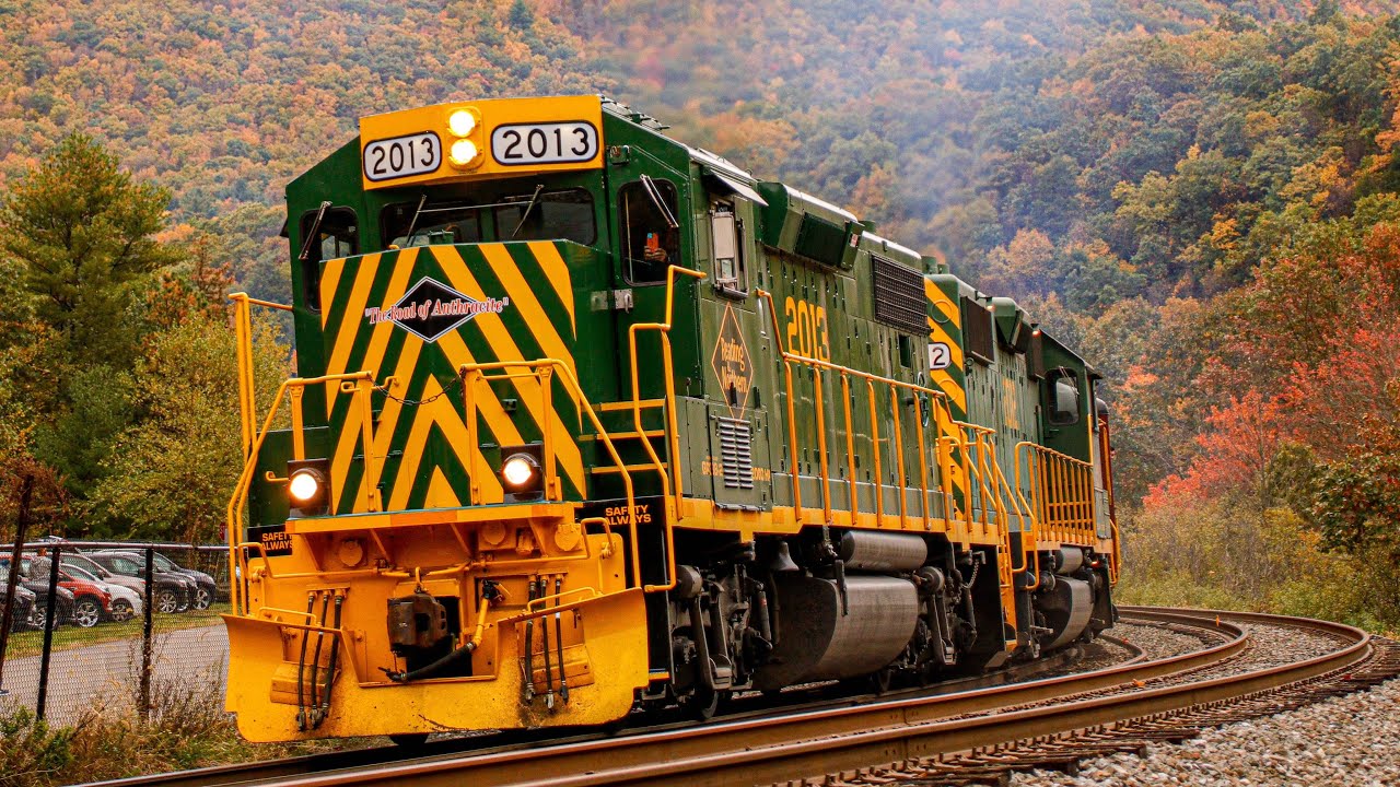 Charging Up the Lehigh River with the Lehigh Gorge Scenic Railroad