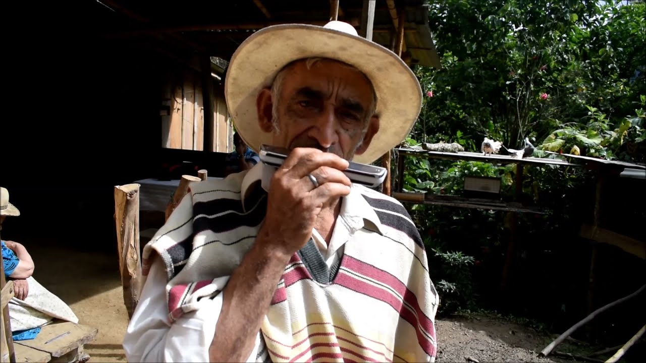 Campesino Guayatuno Demuestra Su Talento Emp&iacute;rico Con La Dulzaina