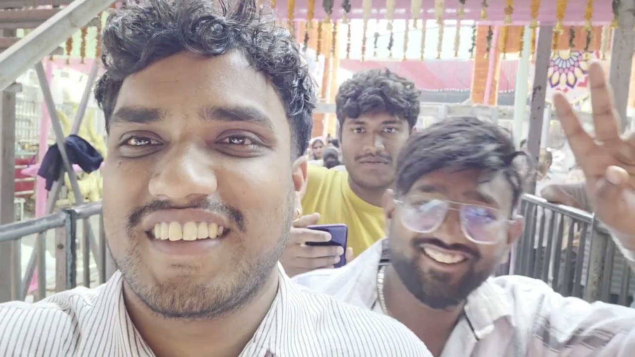 Khatu Shyam ji trip, family ke sath. Aaj jaipuri bangles kharide. [033/100]