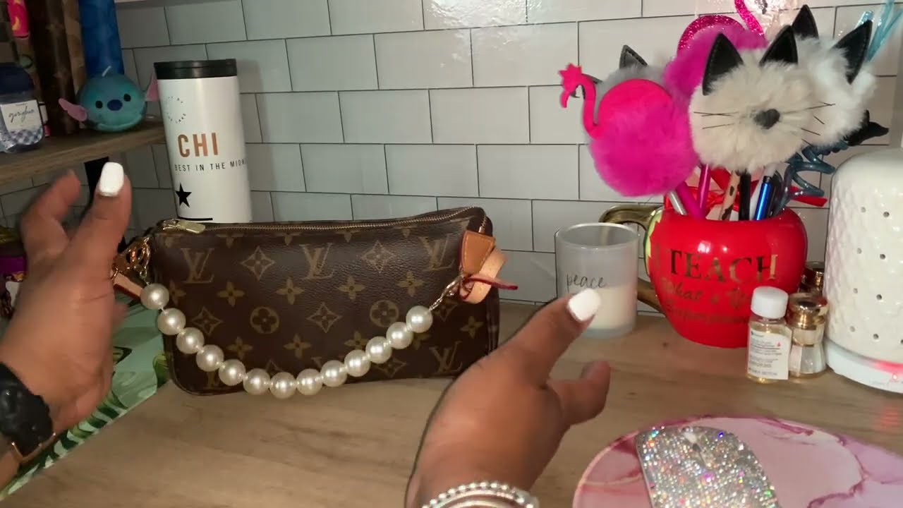 What&rsquo;s in my bag/ What&rsquo;s in my purse Louis Vuitton Pochette Accessories