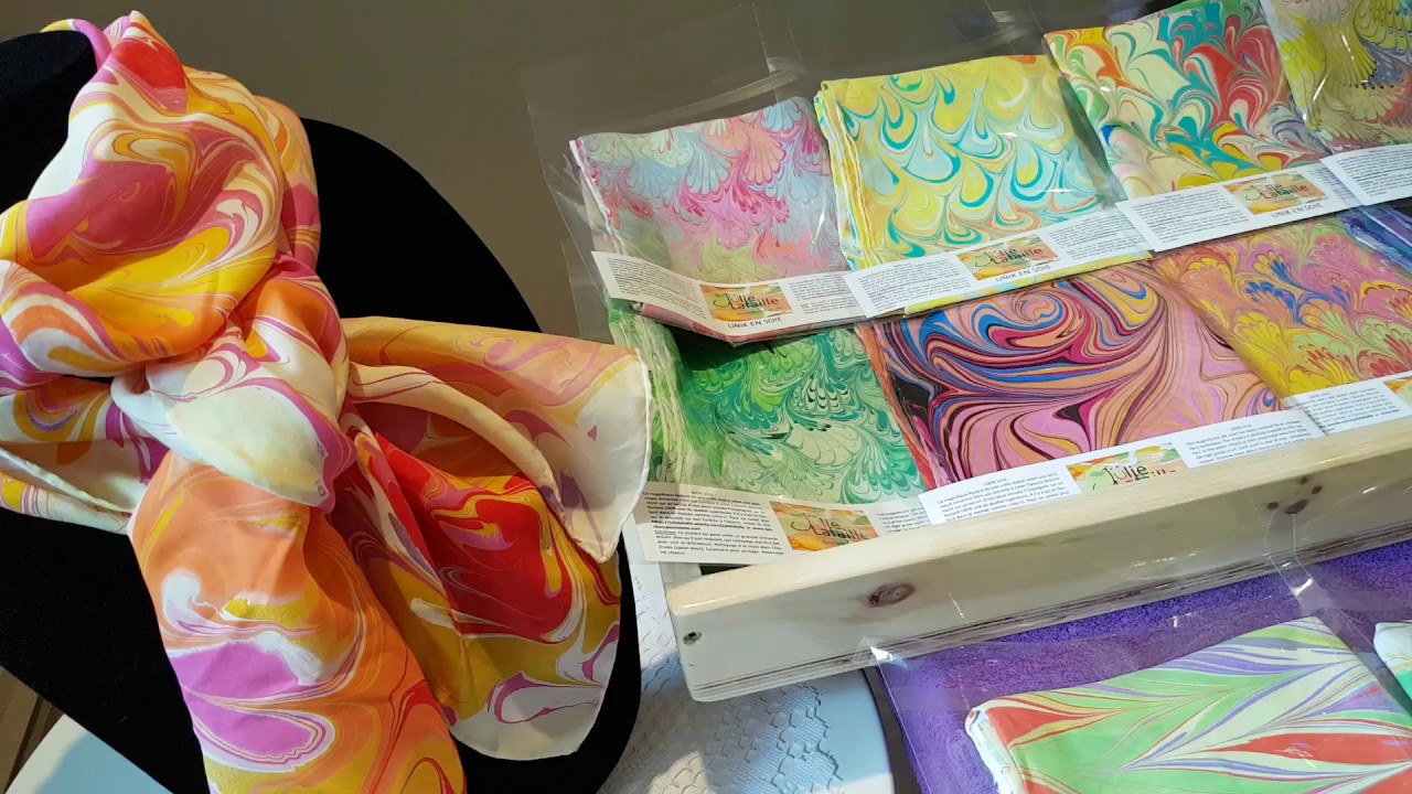 Marbling art Julie Lafaille - Foulard de soie peint selon la technique de peinture sur l'eau