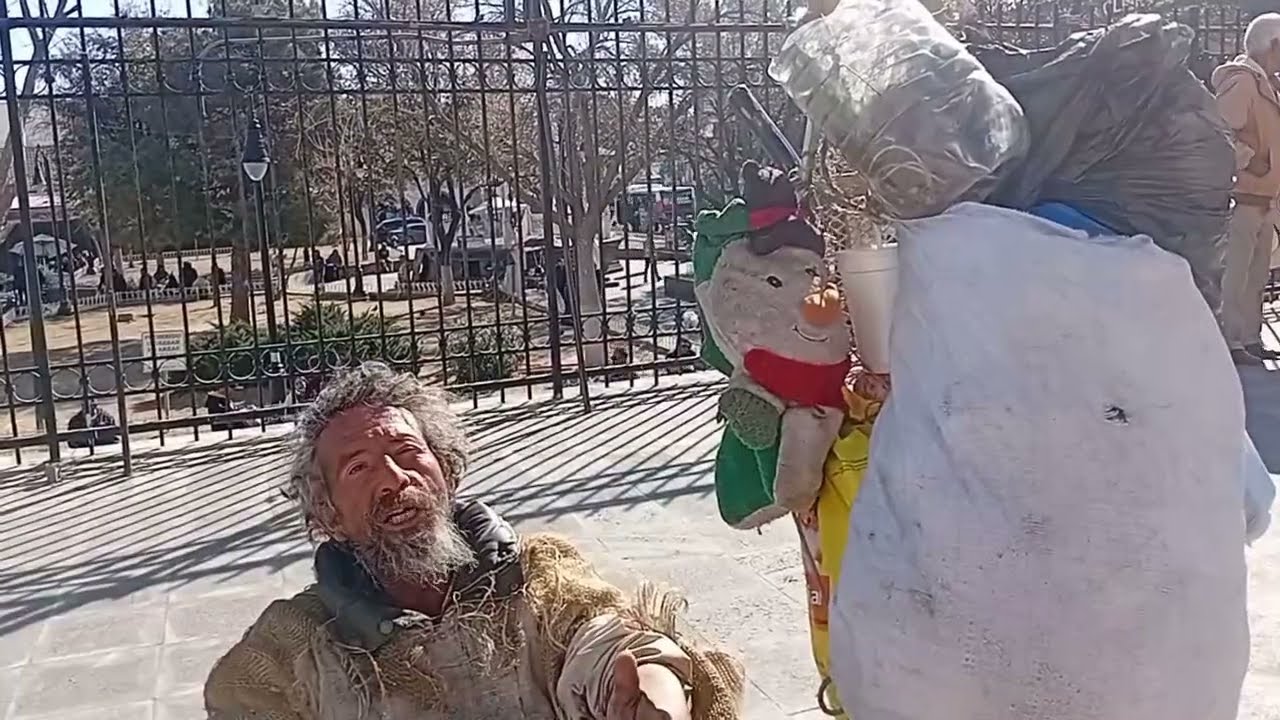PLATIQUE CON UN INDIGENTE MUY GRANDE EN SUS COMENTARIOS  