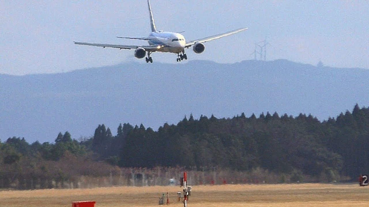 [20Minutes] Extreme Wind Plane Spotting(2 Go-Arounds)TAKEOFF & LANDING at Kagoshima Airport JAPAN 4K
