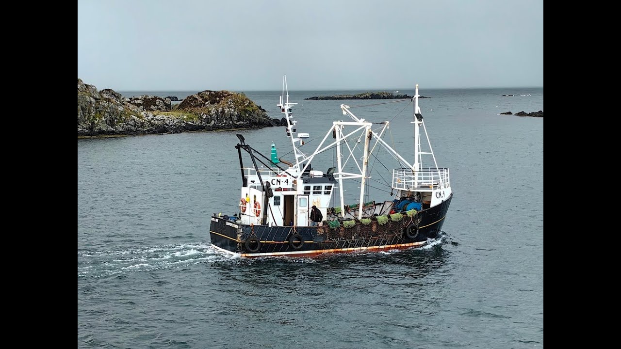 Port Ellen. Beautiful town and  small paradise. Порт Эллен и его маленький рай с причалом и паромом.