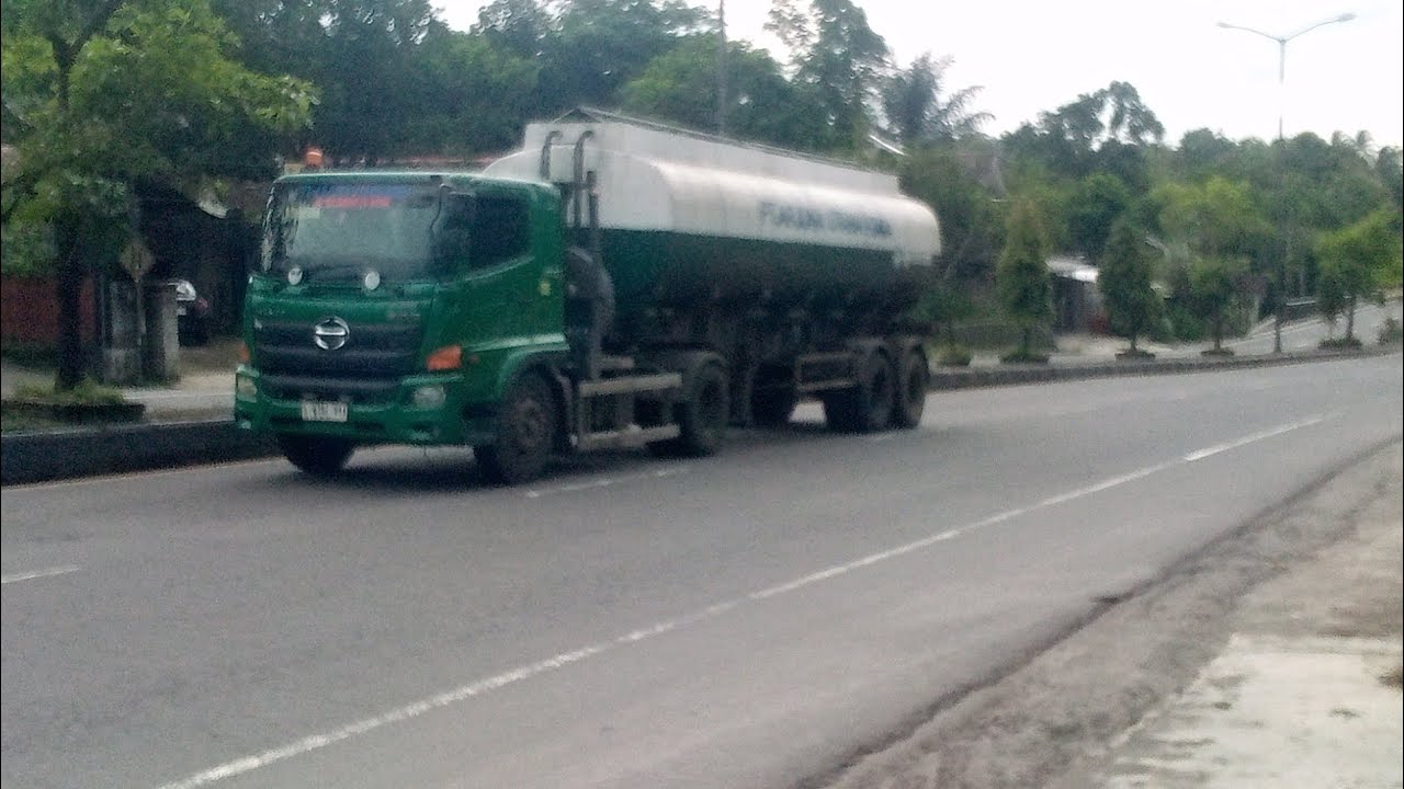 Truk trailer tangki Hino500 !! Truk kontainer truk trailer truk tronton Wingbox tangki Pertamina 