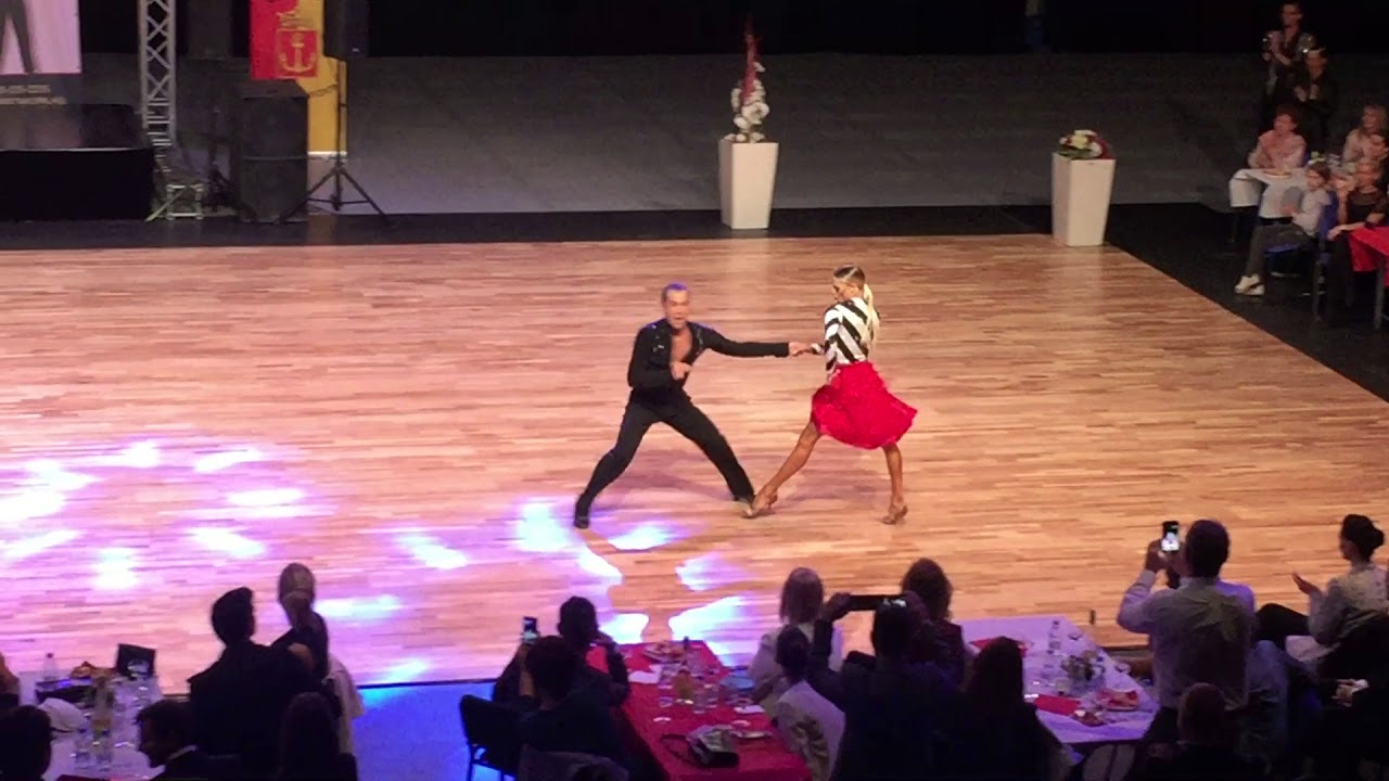 Riccardo Gocchi - Yulia Zagoruychenko cha cha show Hungary 14 October 2017
