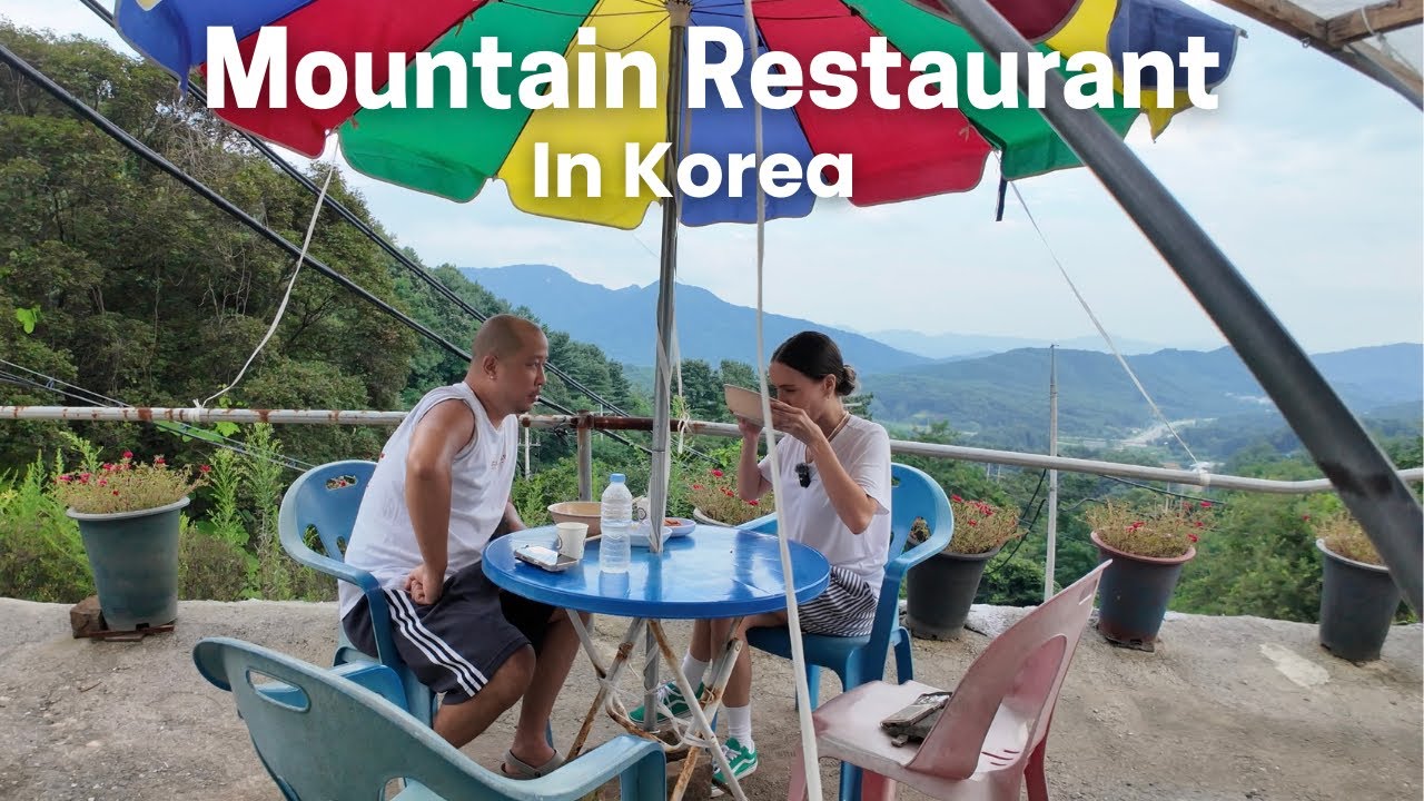 Eating Korean noodles with a view / 산 위에 있는 식당! 🍜⛰️
