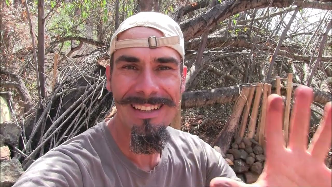 PRIMITIVES BUSHCRAFT-LAGER: Überleben mit Steinwerkzeugen auf einer einsamen Insel