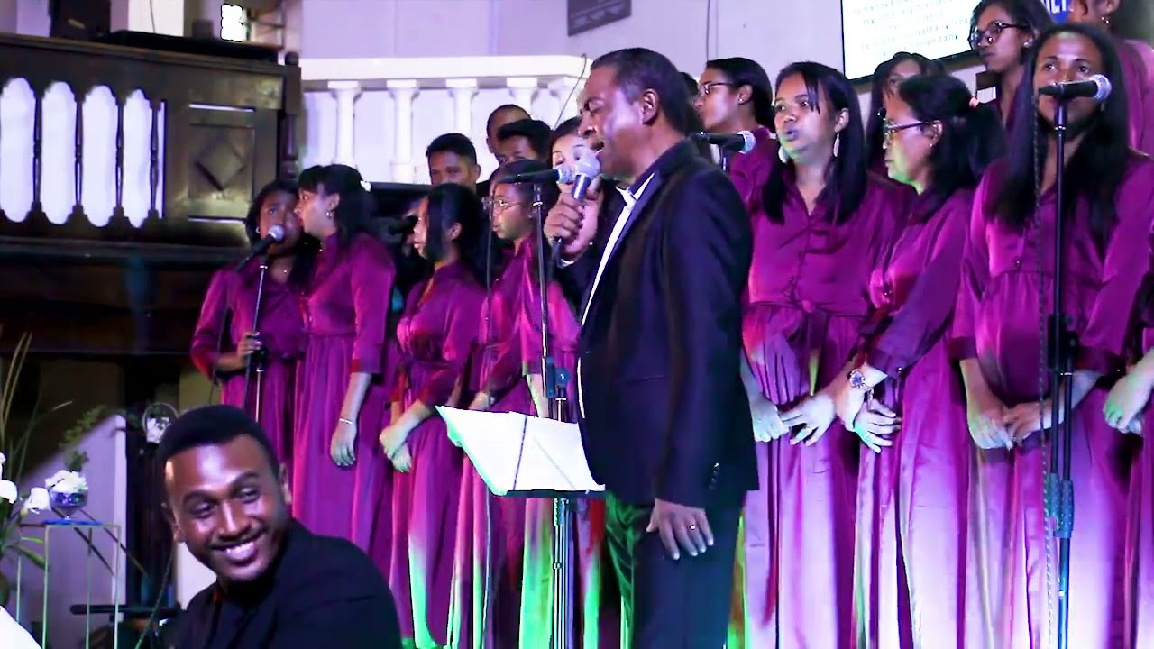Ilay Inoako - Rija Ramanantoanina feat Ny Tsantan'ny Famonjena.