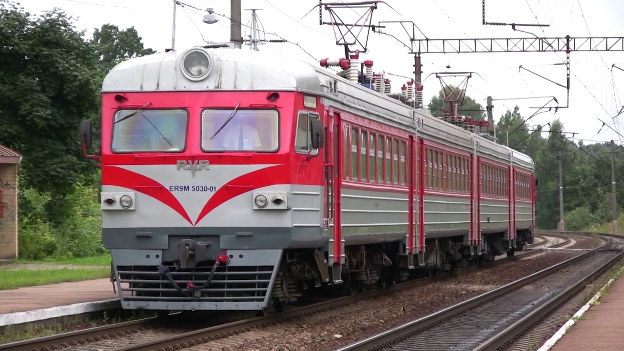 Электропоезд ЭР9М-5030 на о.п. Павильнис / ER9M-5030 EMU at Pavilnys stop
