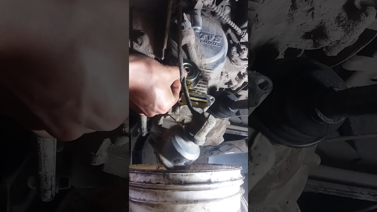 tvs deluxe mantenimiento (paso 1)drenar aceite de motor y corona