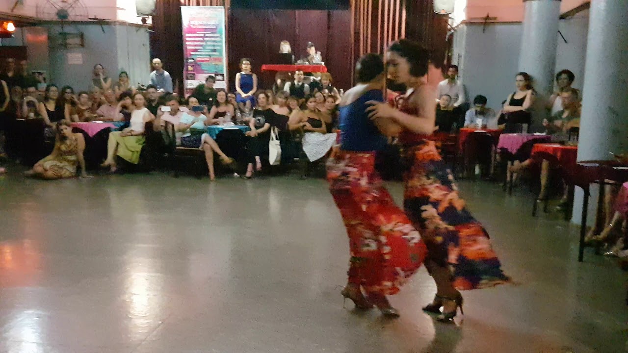 CORINA HERRERA e INES MUZZOPAPPA en Viva La Pepa Milonga dentro del LADY'S Tango (1/2)
