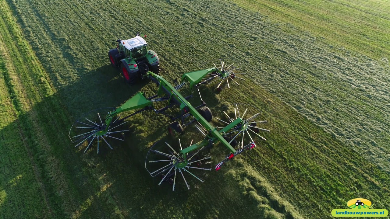Loonbedrijf Ronald Bos gras harken met Fendt 720 + Fendt Former 14055