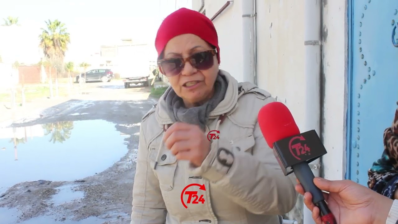الماء للركبة والديار غرقت..مواطنة من حي شاكر:نخلصوا في الزبلة والخروبة وما فم حتى طرف لهوة'