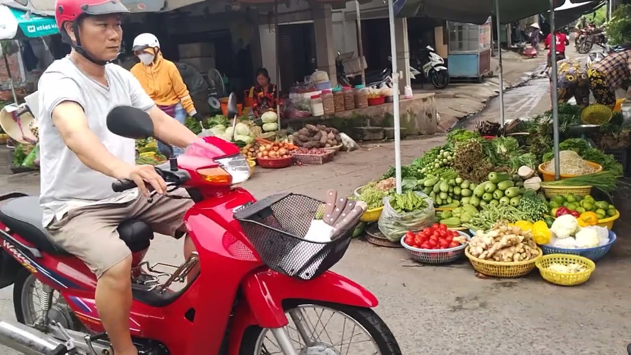 Đi chợ trưa ngày thứ bảy