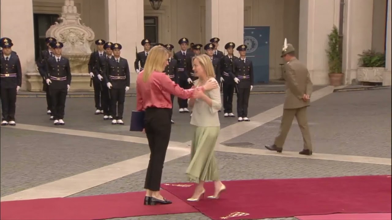 Giorgia Meloni incontra il Presidente del Parlamento europeo Roberta Metsola