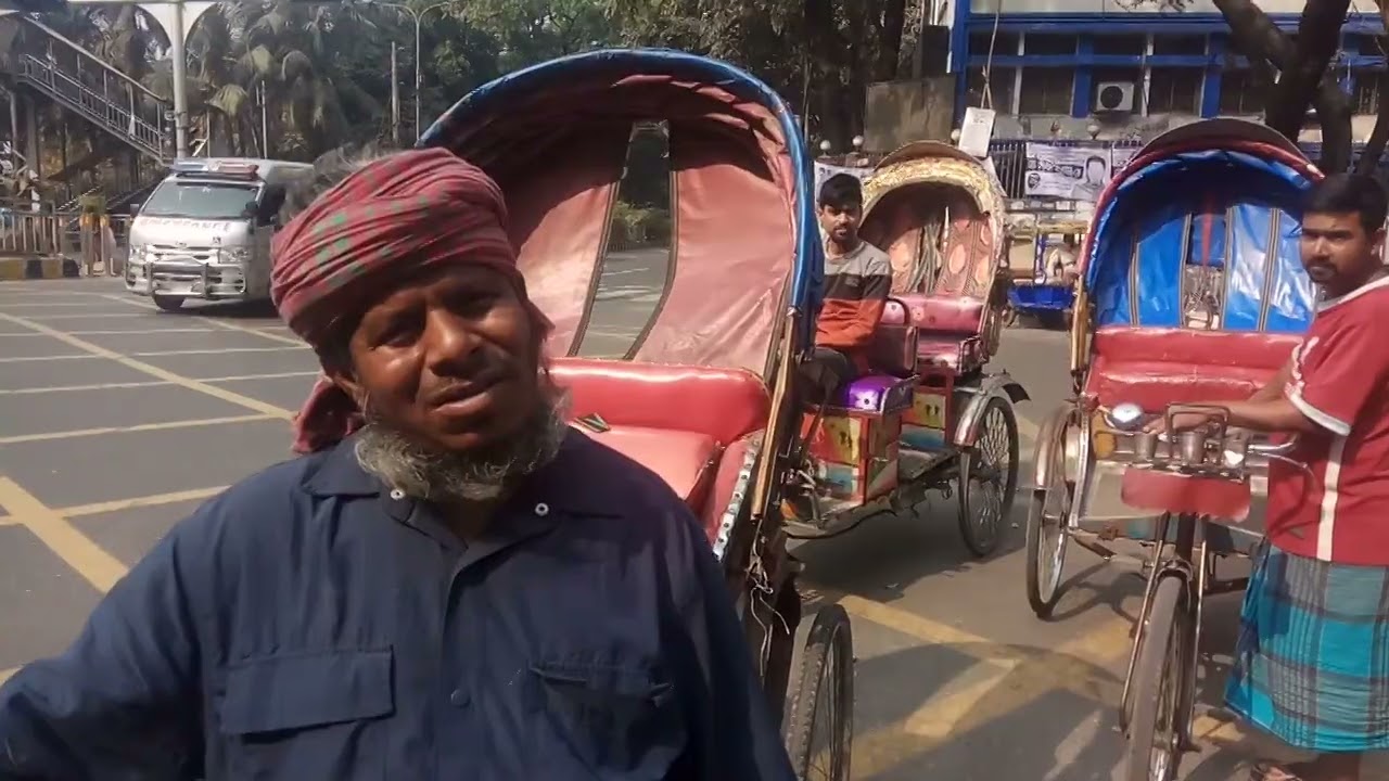 রাজধানী ঢাকায় একজন রিক্সা চালক।