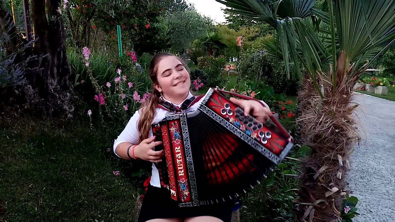 Vanessa Jakac-mix